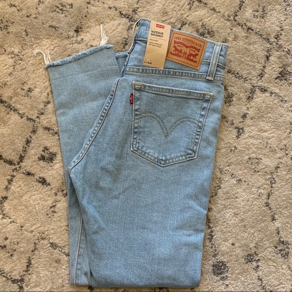 NWT Levi's Wedgie Skinny Jeans in "Arctic Tundra"